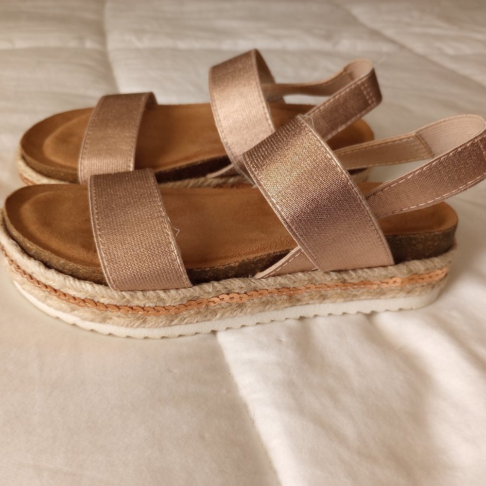 Girls Golden Arizona memory foam sandals